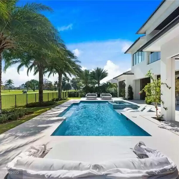 Country Club Estate 04