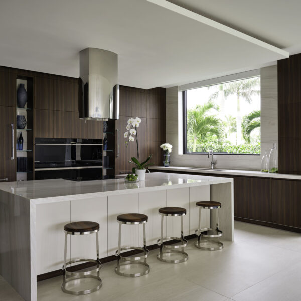 2024040304_3868CountryClubLn_006