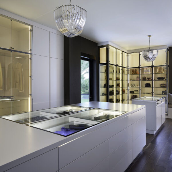 2024040304_3868CountryClubLn_027