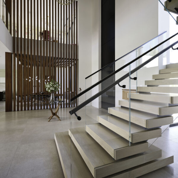 2024040810_3836CountryClubLn_001