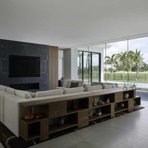 2024040810_3836CountryClubLn_008