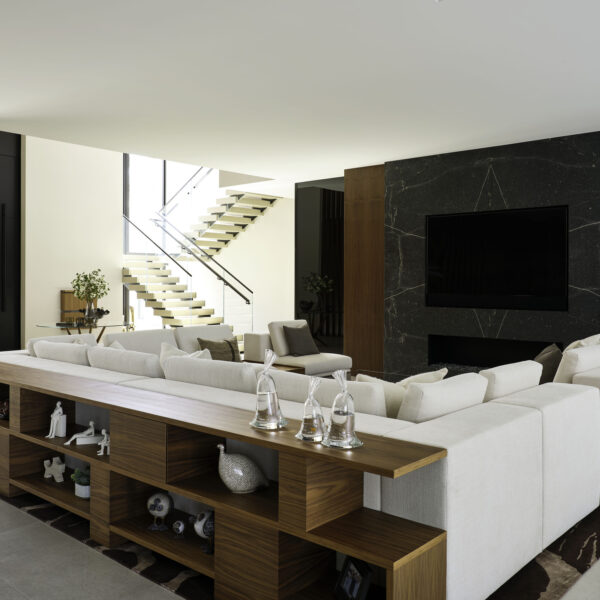 2024040810_3836CountryClubLn_009