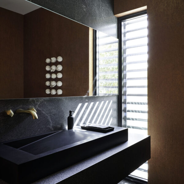 2024040810_3836CountryClubLn_019