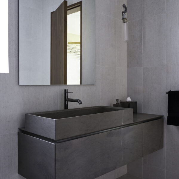 2024040810_3836CountryClubLn_023