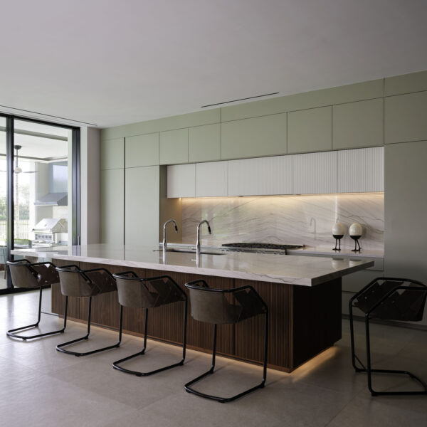 2024040810_3836CountryClubLn_027