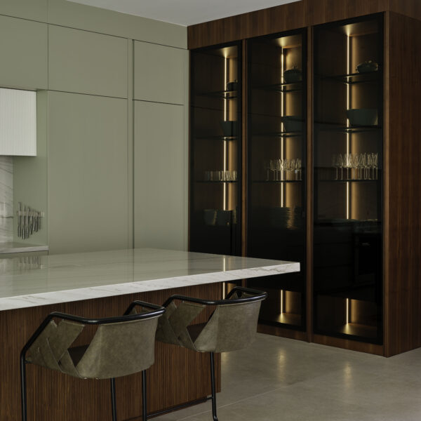 2024040810_3836CountryClubLn_030