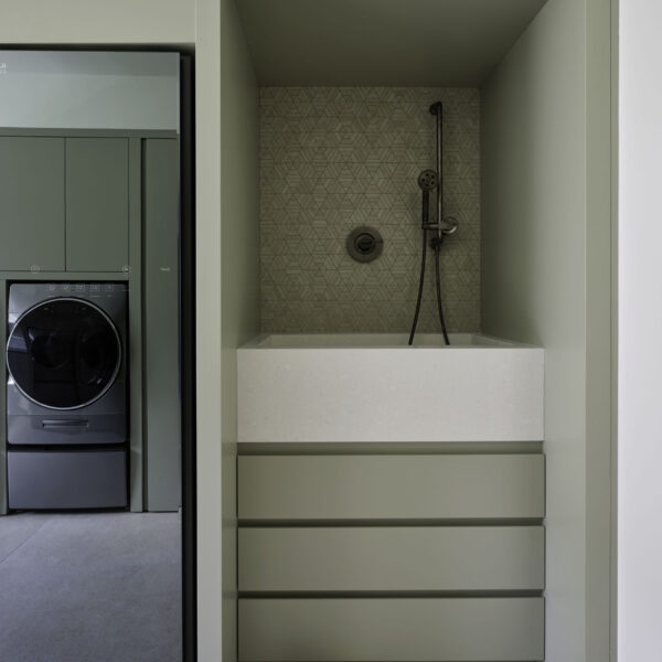 2024040810_3836CountryClubLn_033