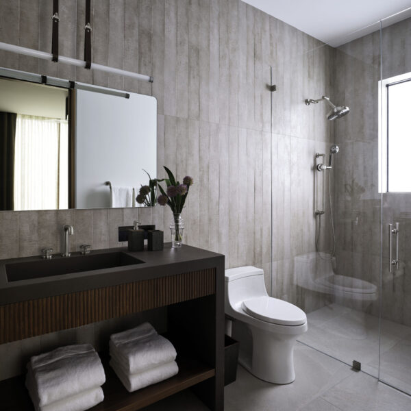 2024040810_3836CountryClubLn_050